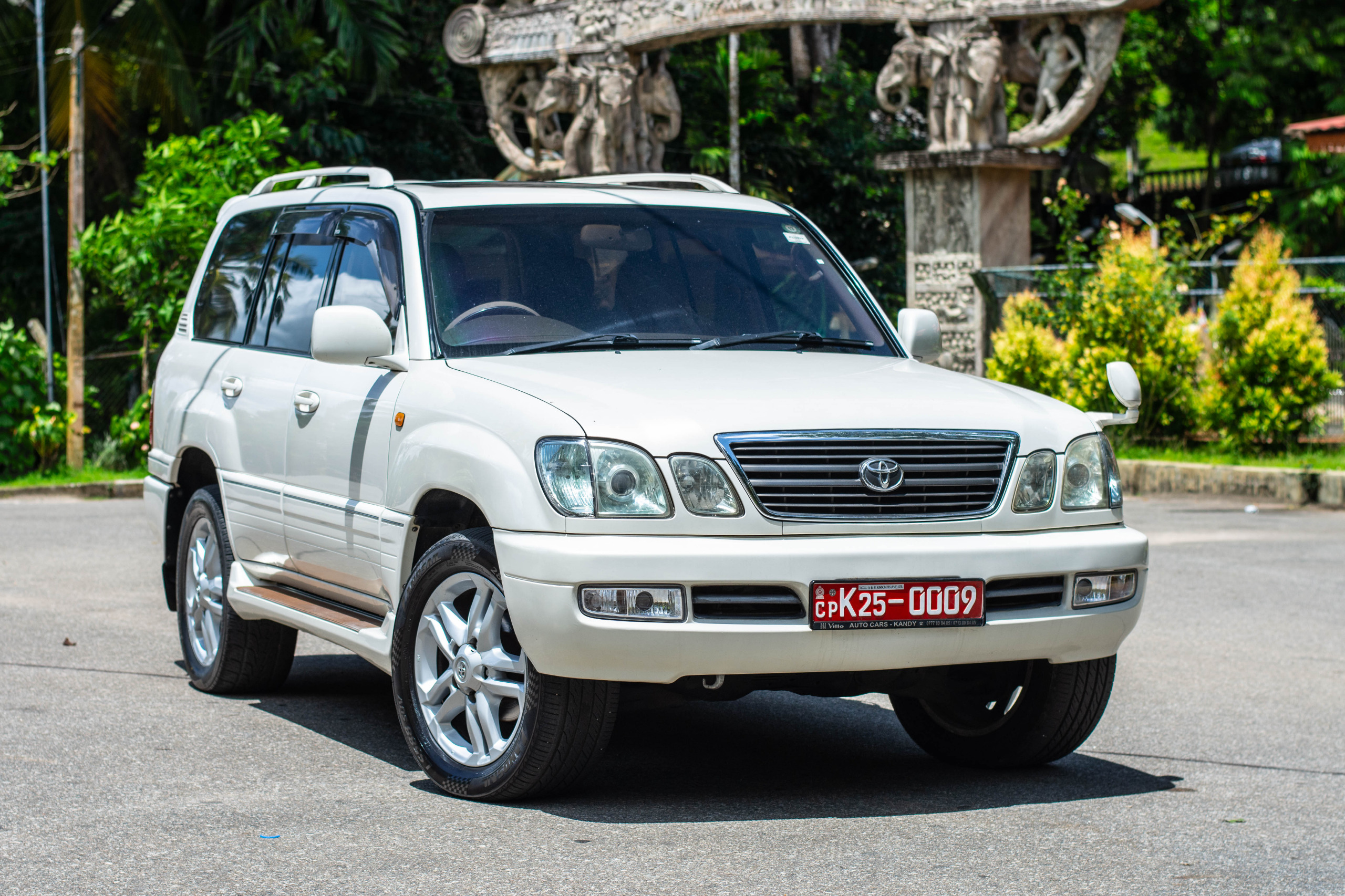 Toyota V8 LAND CRUISER CYGNUS